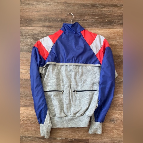 This the Performance jacket. - Picture 3 of 5